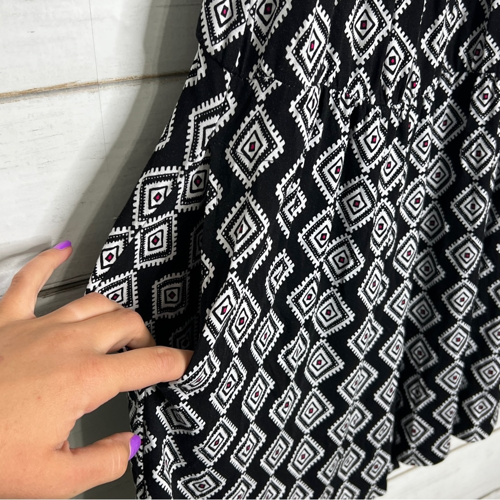 Torrid Black White Geometric Tank Romper Size 1 - Picture 3 of 5